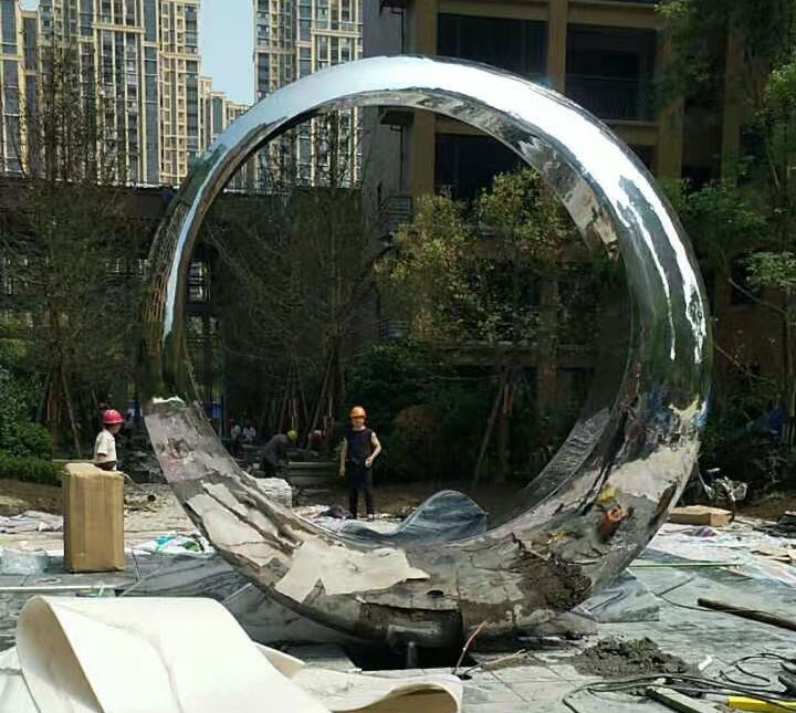 不锈钢镜面雕塑《月亮》