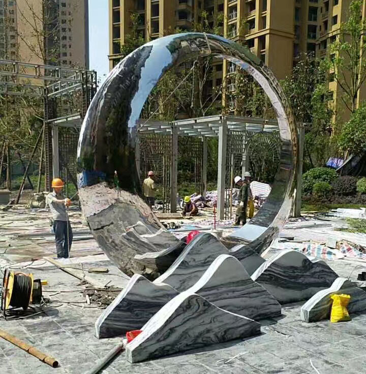 不锈钢镜面雕塑《月亮》